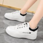 Round Toe Thick Soled Sports Shoes for Women Breathable Solid Color PU Surface Flat Sole Large Size Low Cut Casual Shoes - Image 4