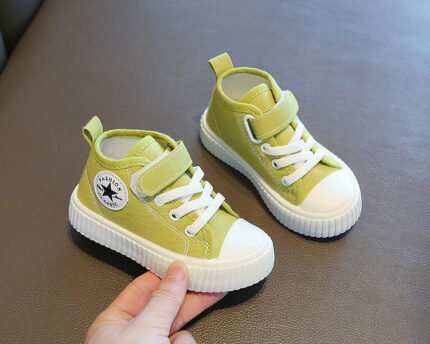 Kids canvas sneakers for boys and girls, anti-slip casual shoes, comfortable lightweight children shoes in black, green and beige