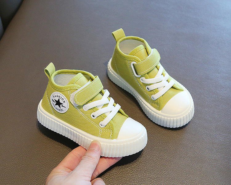 Kids canvas sneakers for boys and girls, anti-slip casual shoes, comfortable lightweight children shoes in black, green and beige